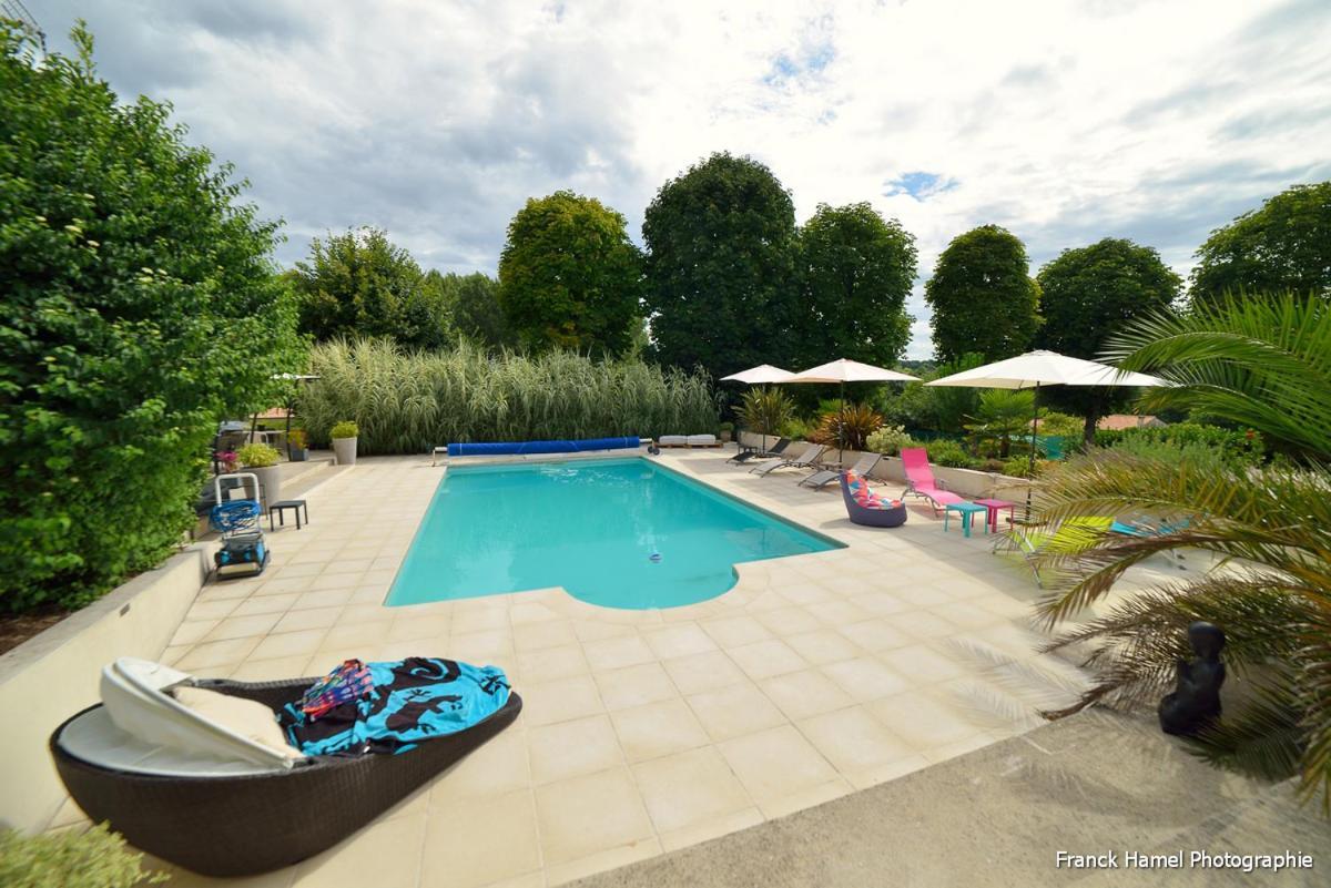 Le Clos Des Oiseaux Saintes Exterior photo
